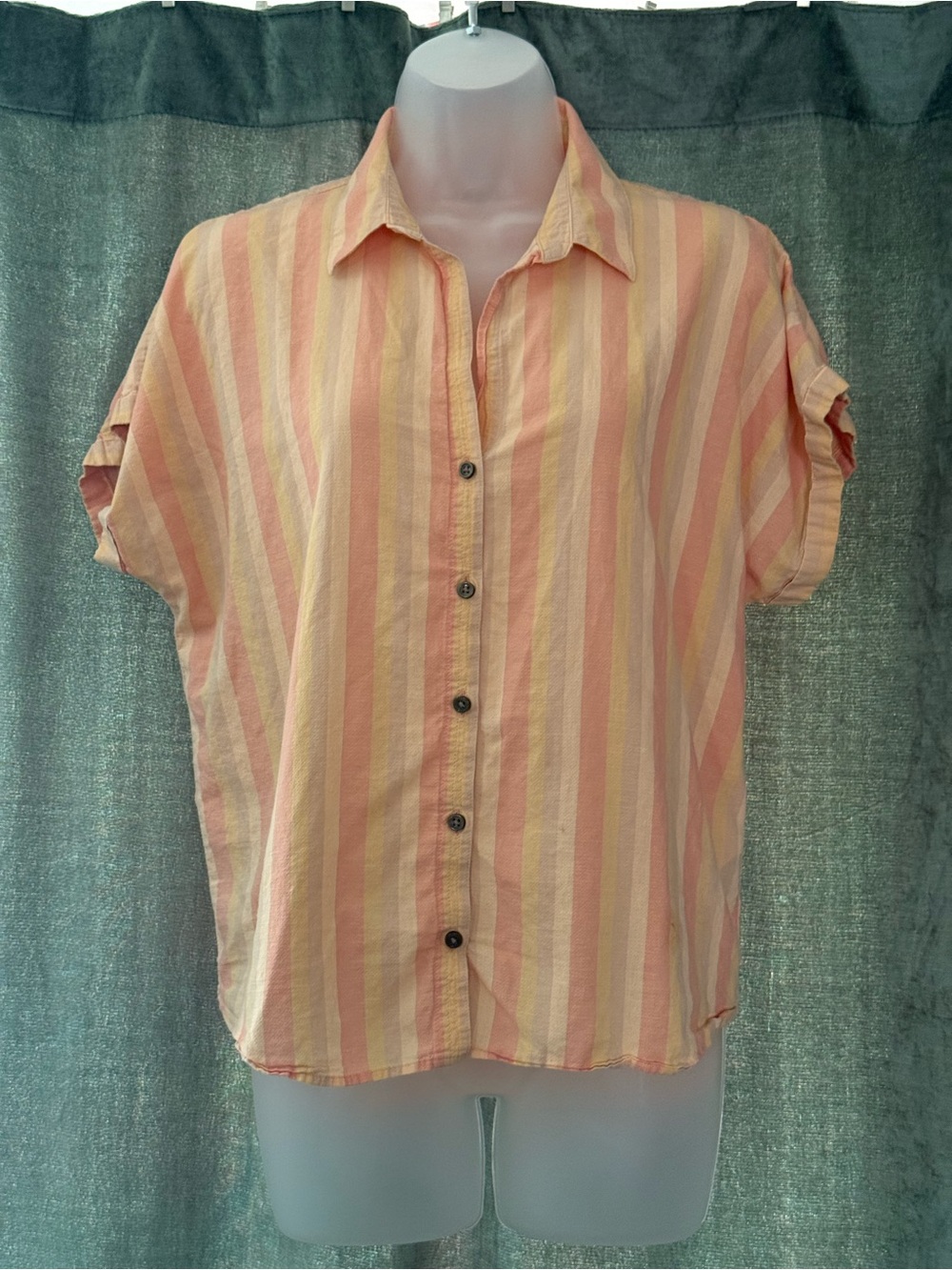 Patagonia Peach and Cream Striped Short-Sleeve Button-Down Shirt Medium